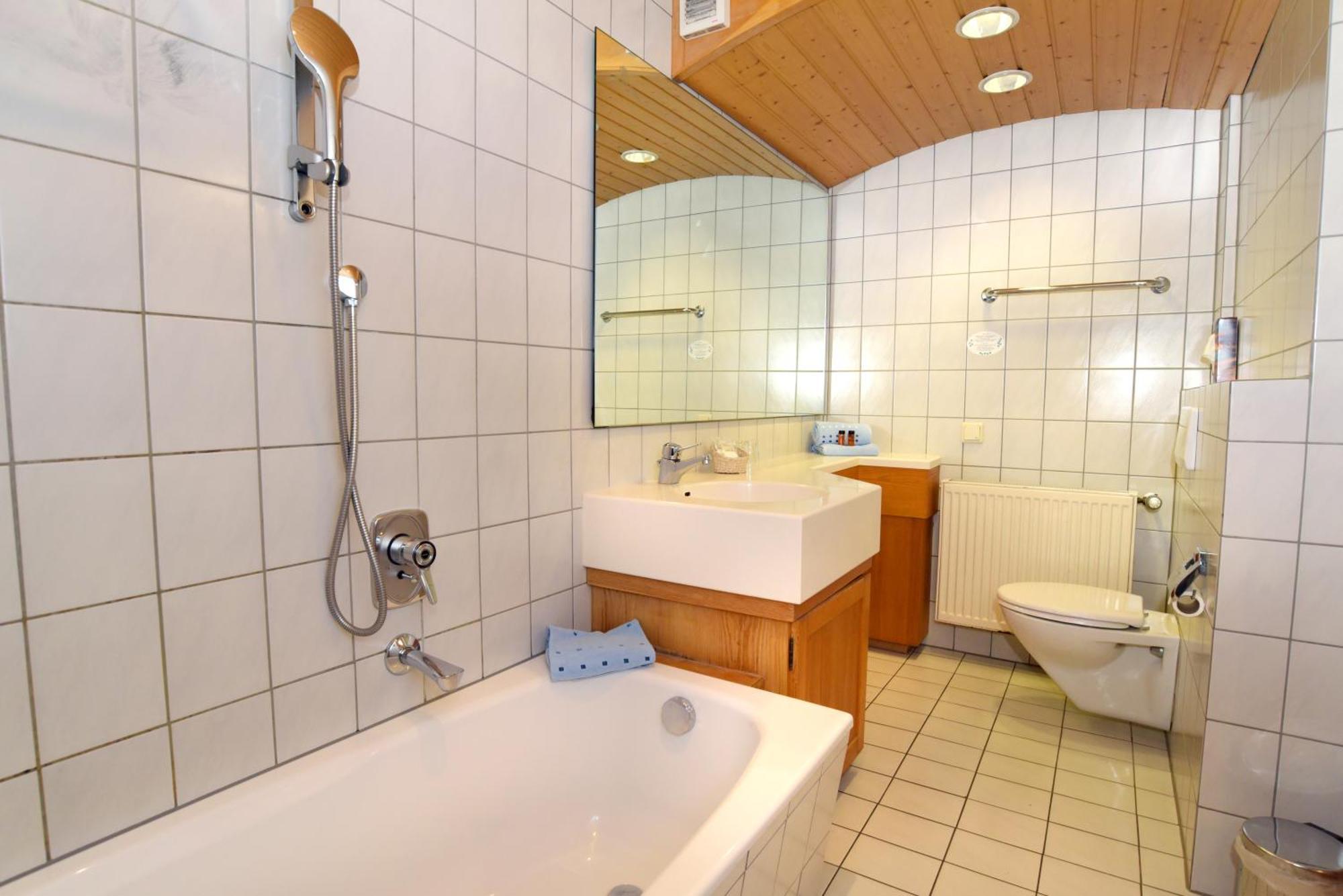 Hotel Gasthof Krone Spalt Luaran gambar